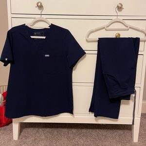 FIGS Navy Scrub Set